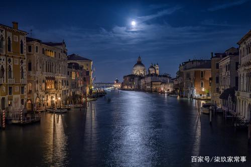 威尼斯乐园夜景（威尼斯夜景的静谧之美）