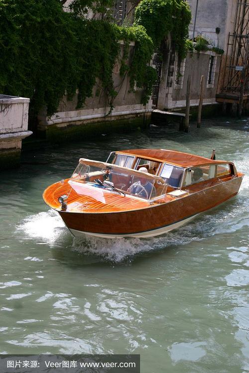 威尼斯小艇角度（威尼斯小艇的大小）